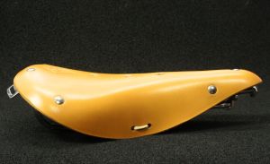 Седло BEARBIKE OT-12002, 290 мм x 170 мм, нат. кожа, медовый Седло BEARBIKE OT-12002, 290 мм x 170 мм, нат. кожа, медовый